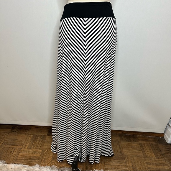 Karen By Karen Kane Herringbone Maxi Skirt NWOT - Picture 4 of 8
